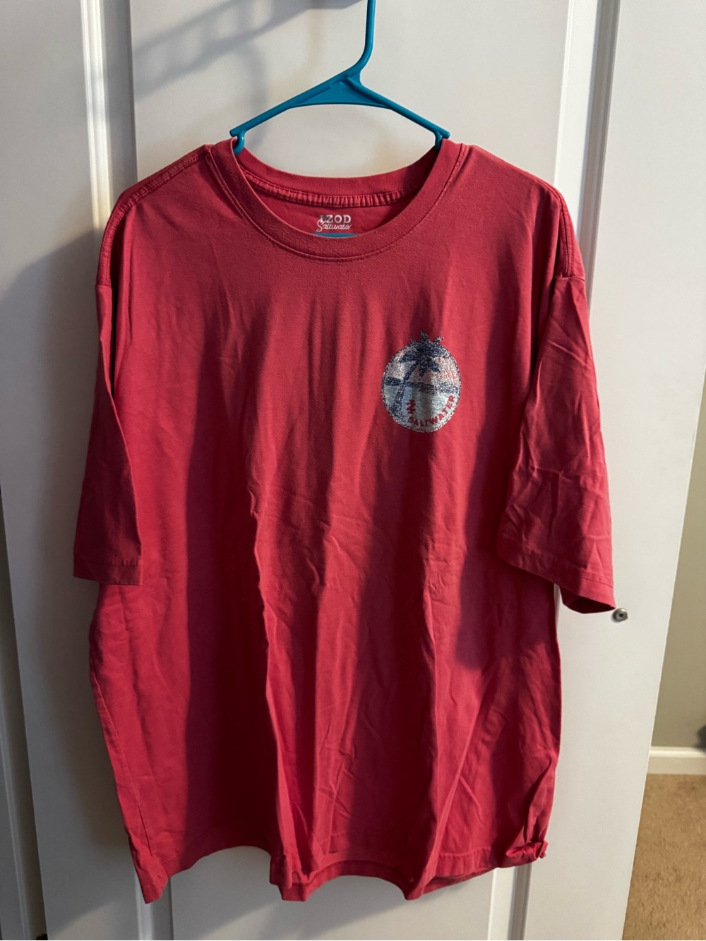 Izod Men's Red Short-Sleeve Crewneck Tee with Small Chest Graphic